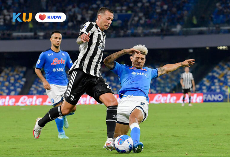 Napoli 2-1 Juventus Penalti Romelu Lukaku Antar Partenopei Unggul Enam Poin di Puncak Serie A