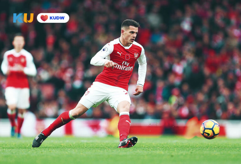 Gelombang Eksodus di BayArena! Ikuti Jejak Xabi Alonso & Florian Wirtz, Granit Xhaka Siap Angkat Kaki dari Bayer Leverkusen yang Terancam Melemah! (2)