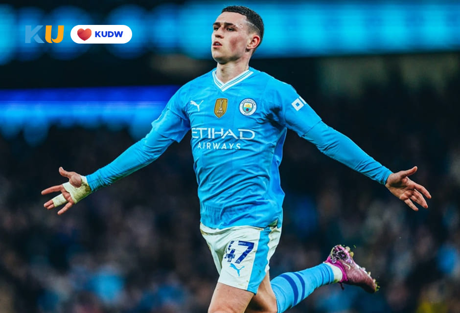 Phil Foden Cetak Gol Untuk Ricky Hatton (1)