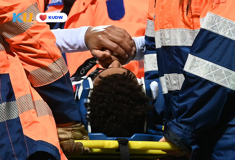 Desire Doue Cedera PSG Ditandu Keluar Menangis di Lorient (2)