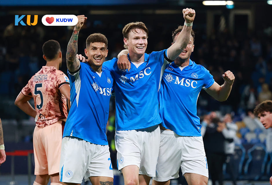 Napoli Scott McTominay Dihajar PSV 6-2 (1)